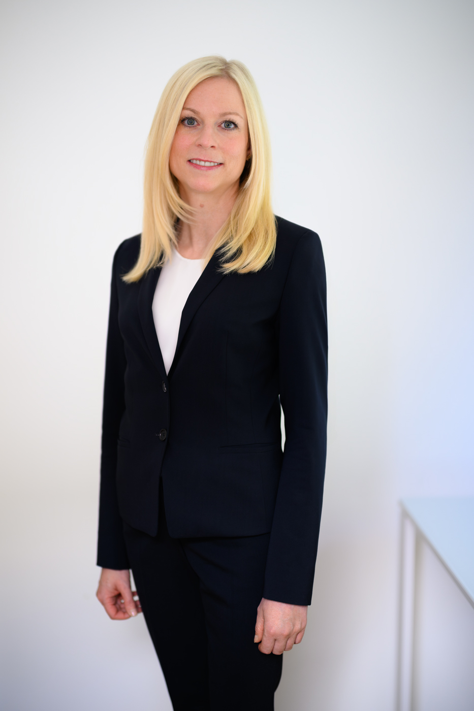 05_Caroline_Hey_Business_web_color_1400Px